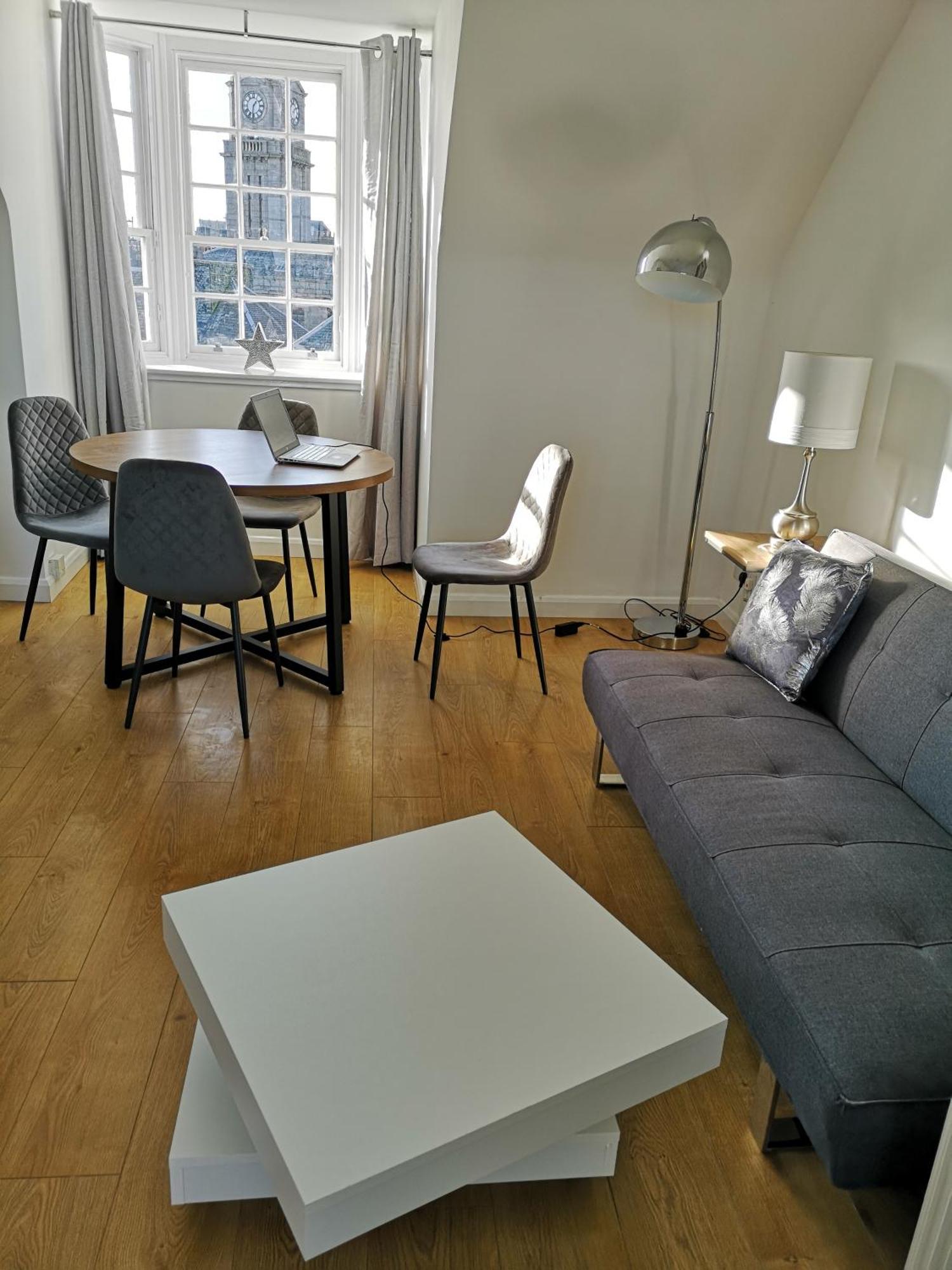Historic, City Centre Apartment Aberdeen Room photo