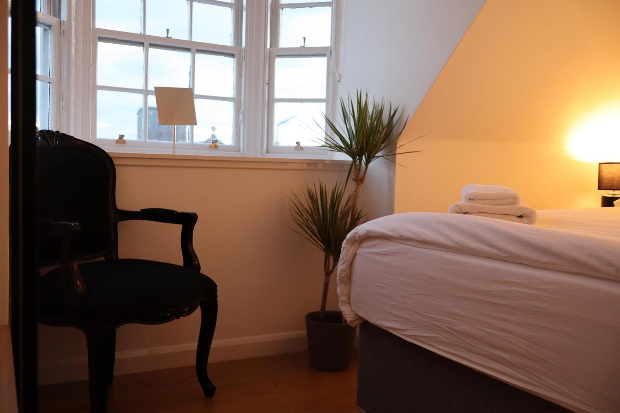 Historic, City Centre Apartment Aberdeen Room photo